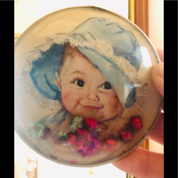 VINTAGE LOT tin, measuring cup, picture, ornament - Picture 7 of 7